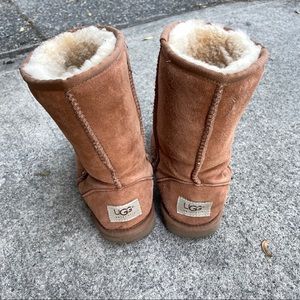 Brown Uggs size 7 dupe